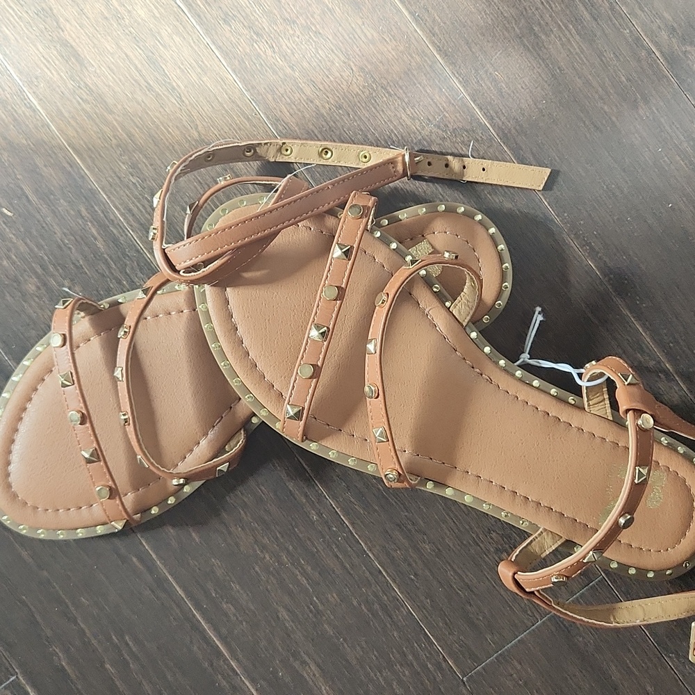 Report Strappy Sandals NWT